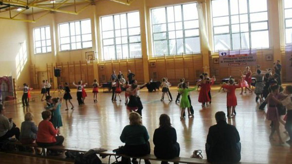 Hala sportowa przy Zespole Szkol w Lomazach 2