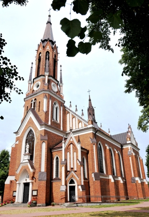 Kościół Parafialny p. w. ś. Apostołów Piotra i Pawła w Łomazach